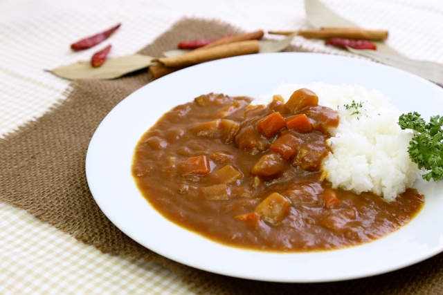 カレーの日の献立でサラダ以外の副菜は 子供も喜ぶ卵やスープを付けるのがおすすめ 家事ノート